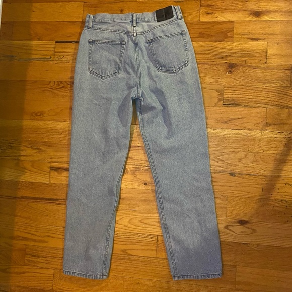 UNIF High Waisted Mom Jeans in light blue - Picture 4 of 7